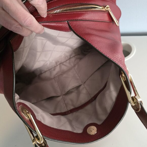 EUC Michael Kors Raven Large Pebbled Leather Rich Burgundy Shoulder Bag - Picture 6 of 13